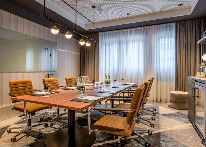 Отель Frankfurt Marriott